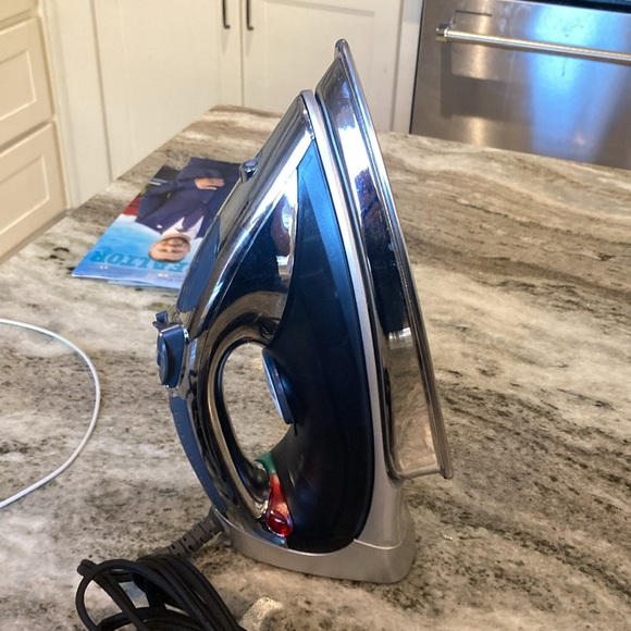 Hamilton Beach Iron - Picture 4 of 5